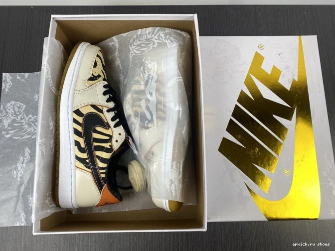 Rep 1 Tiger of OG Year Jordan Low the Air DH6932-100 0714
